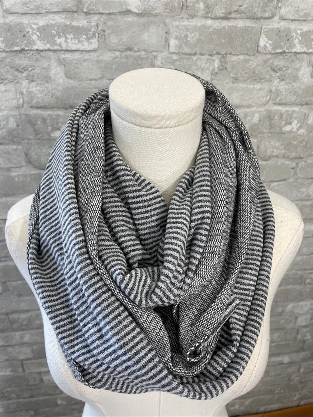 Lululemon Vinyasa Scarf *Rulu Mini Check Pique White Heathered Black